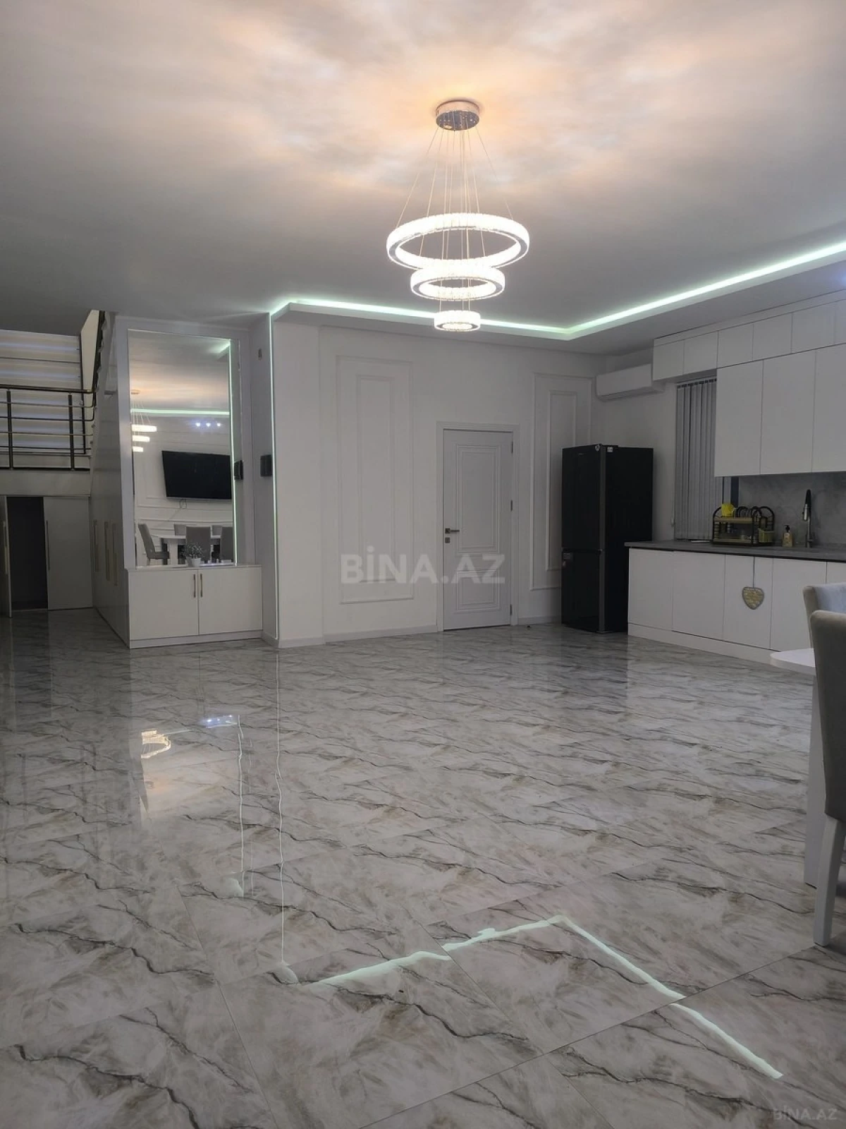 Satılır 5 otaqlı həyət evi 600 m²