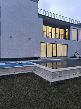 Satılır 5 otaqlı həyət evi 600 m²