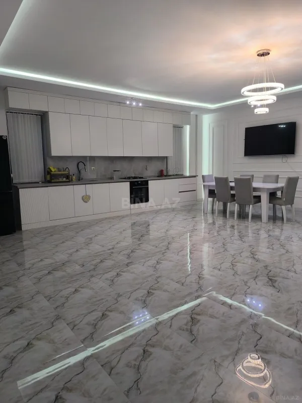 Satılır 5 otaqlı həyət evi 600 m²