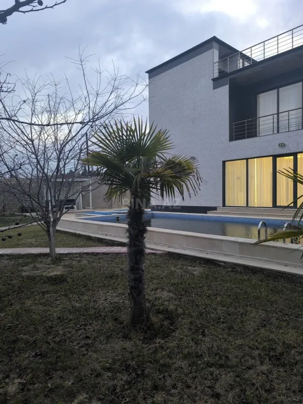 Satılır 5 otaqlı həyət evi 600 m²