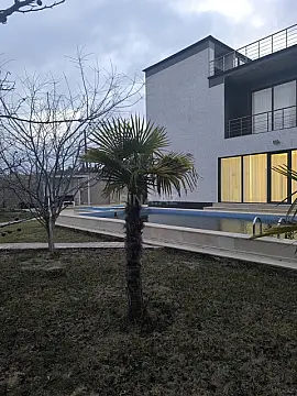Satılır 5 otaqlı həyət evi 600 m²