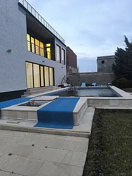 Satılır 5 otaqlı həyət evi 600 m²