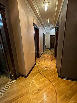 Satılır 4 otaqlı mənzil 140 m²