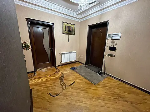 Satılır 4 otaqlı mənzil 140 m²
