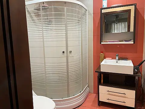 Satılır 4 otaqlı mənzil 140 m²