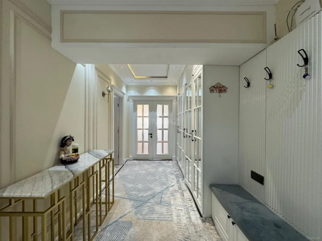 Satılır 3 otaqlı mənzil 127 m²