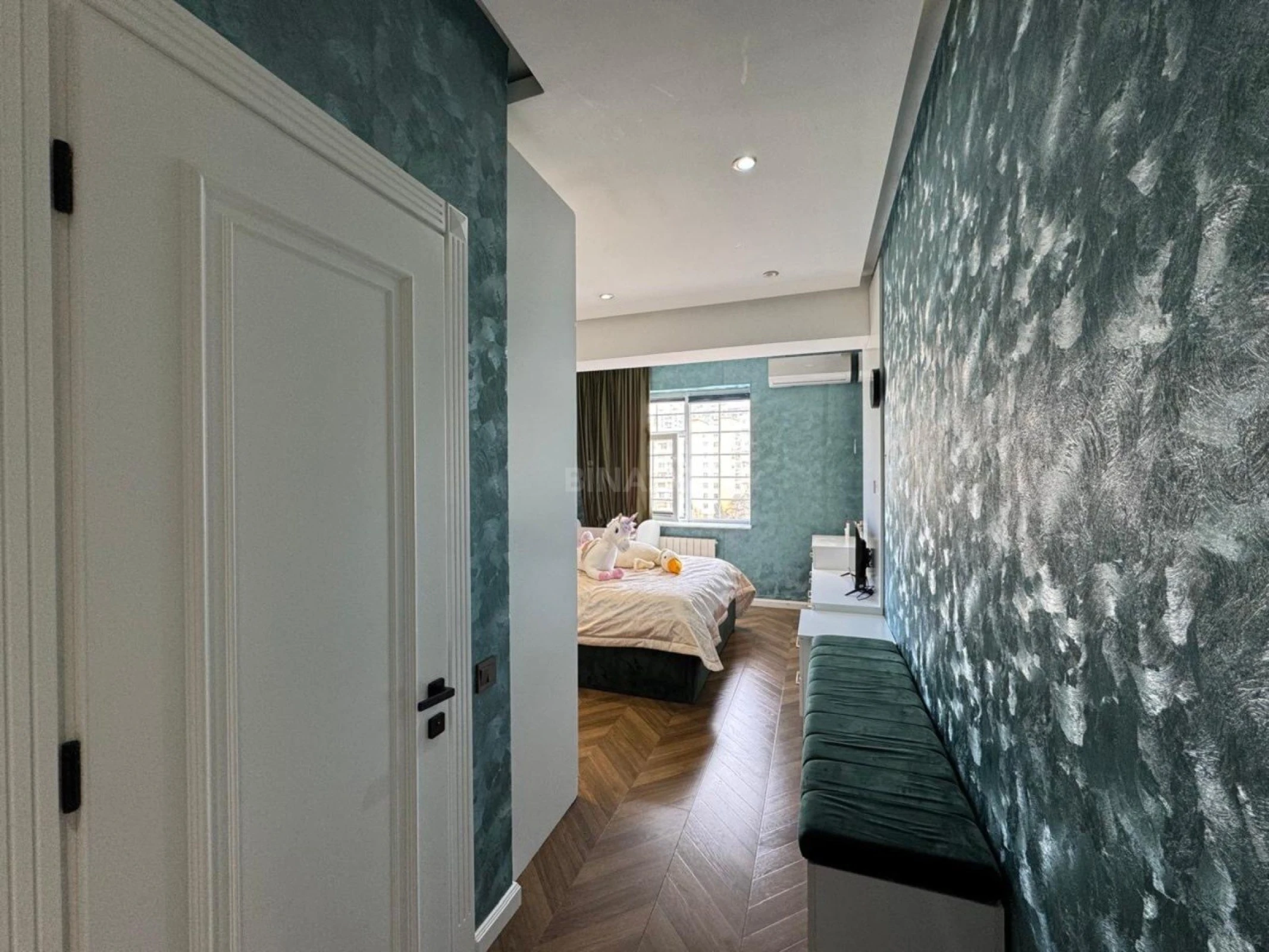 Satılır 3 otaqlı mənzil 127 m²