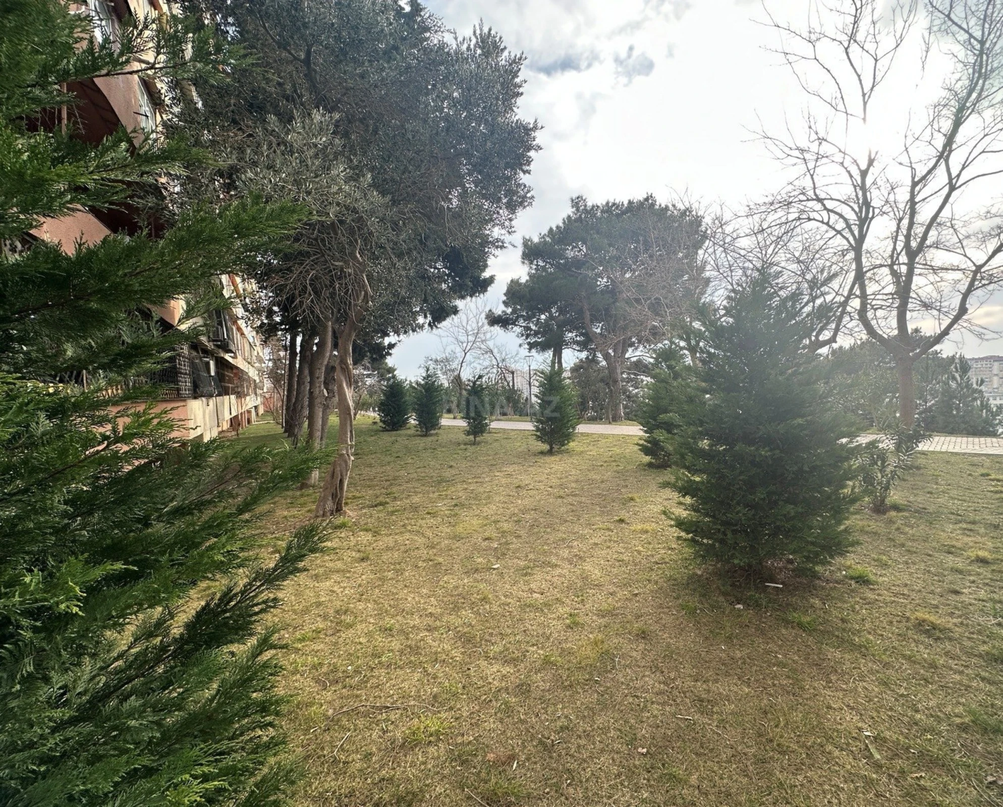 Satılır 2 otaqlı mənzil 61 m²