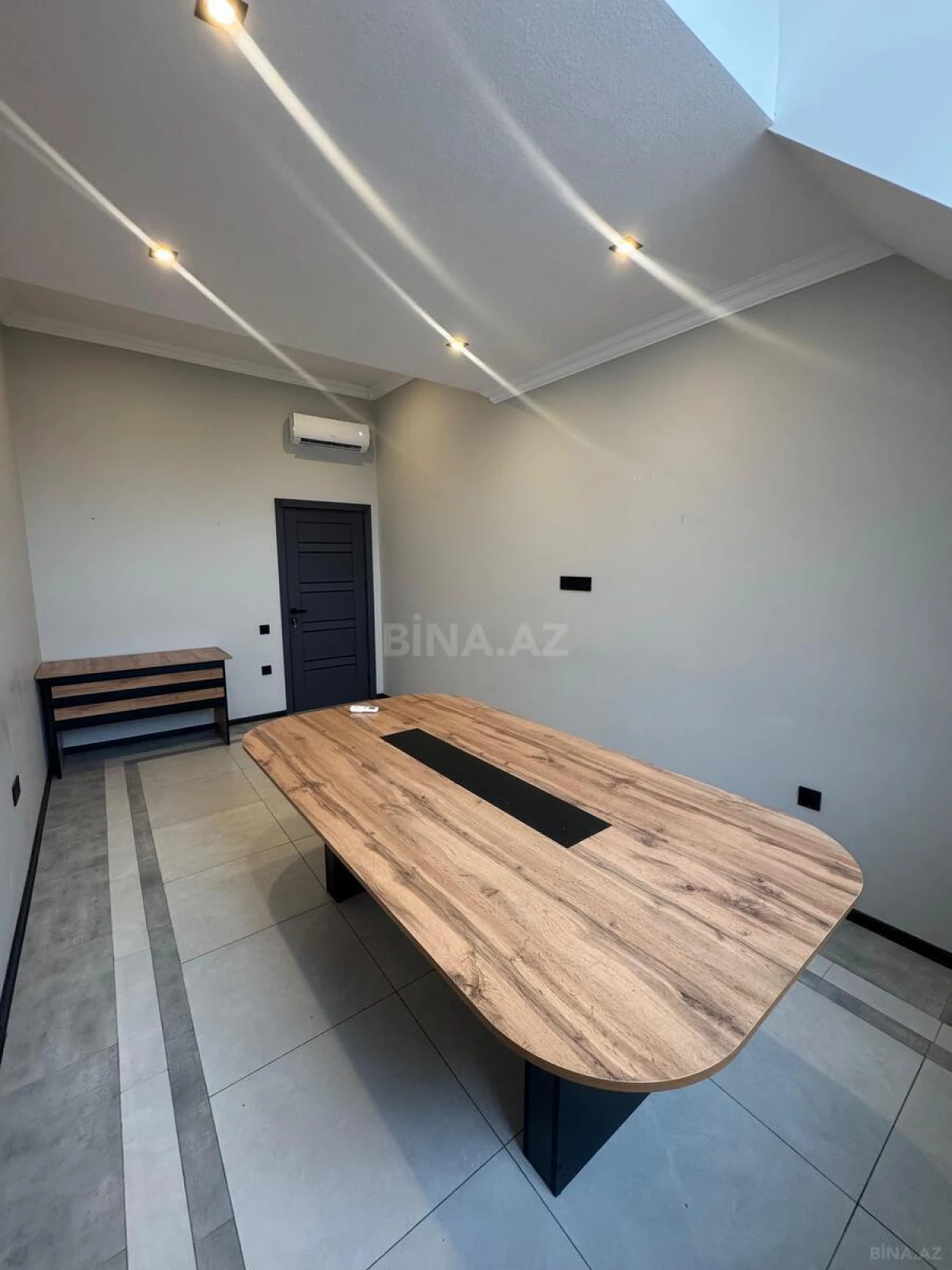 Kirayə verilir 2 otaqlı ofis 60 m²