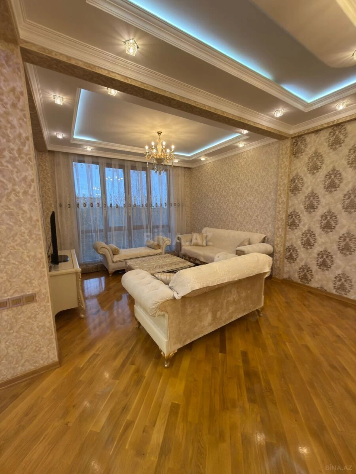 Kirayə verilir 6 otaqlı həyət evi 500 m²