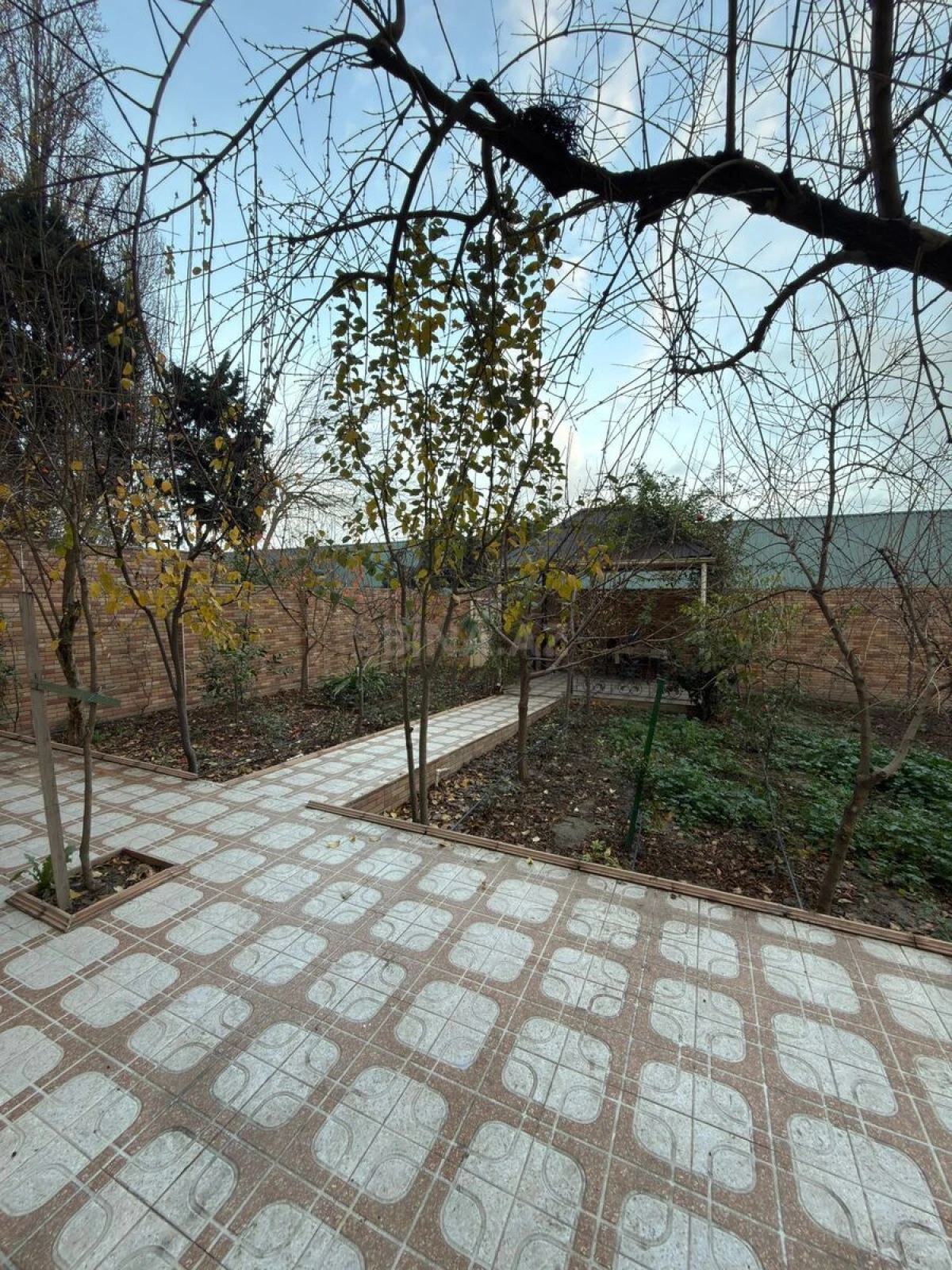Kirayə verilir 6 otaqlı həyət evi 500 m²