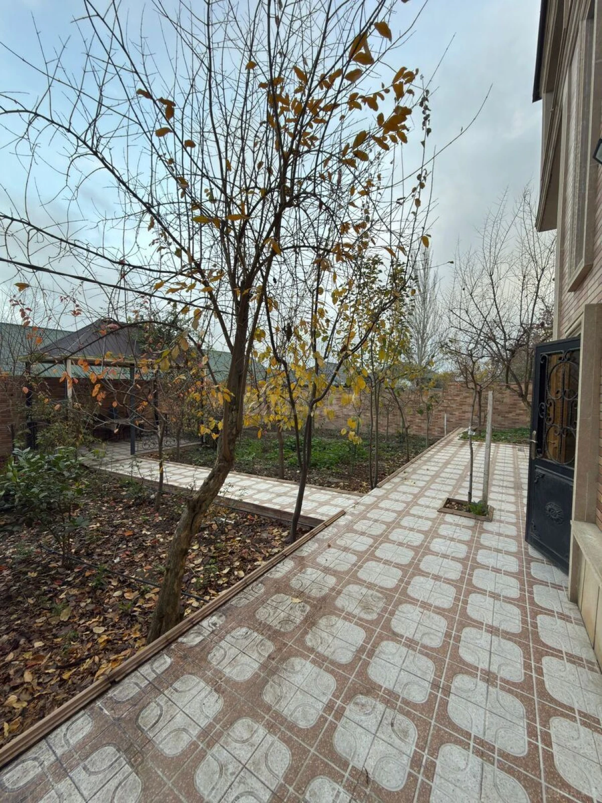 Kirayə verilir 6 otaqlı həyət evi 500 m²