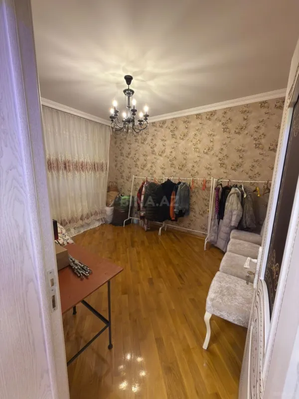 Kirayə verilir 6 otaqlı həyət evi 500 m²