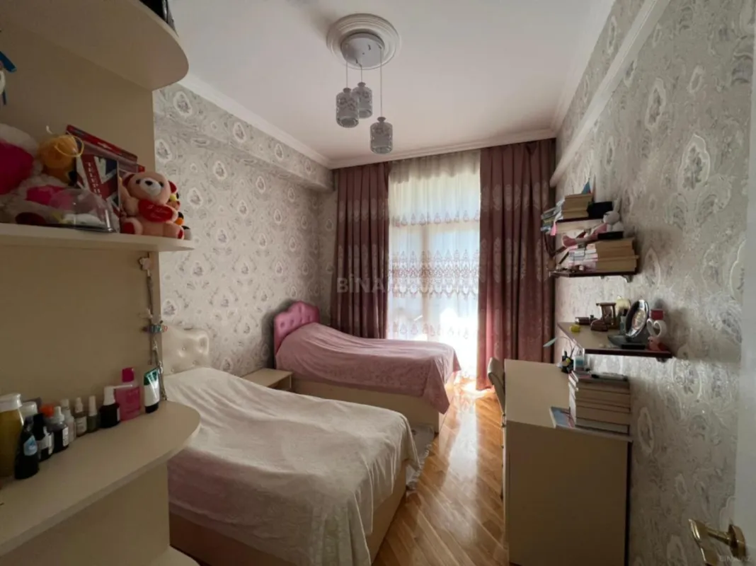 Satılır 3 otaqlı mənzil 130 m²