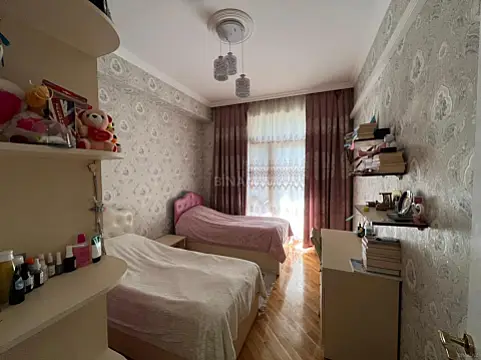Satılır 3 otaqlı mənzil 130 m²