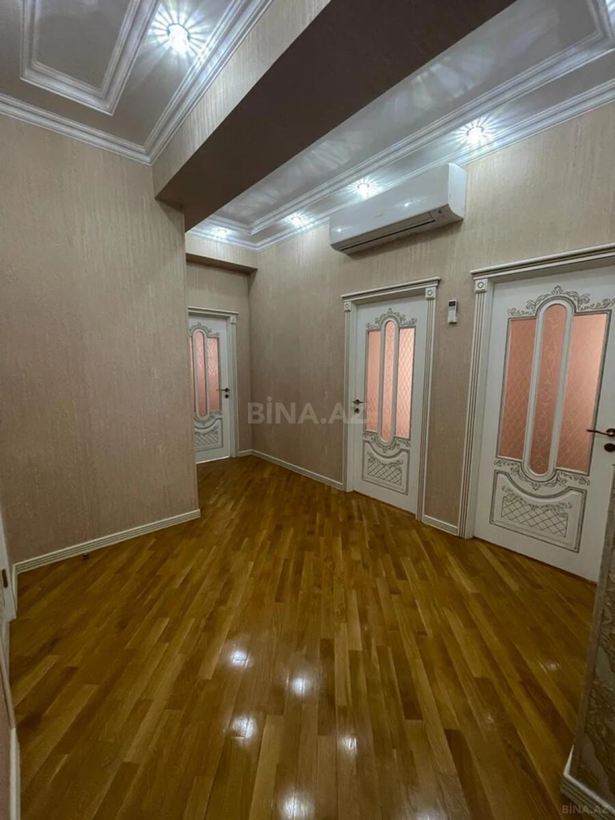 Satılır 3 otaqlı mənzil 130 m²