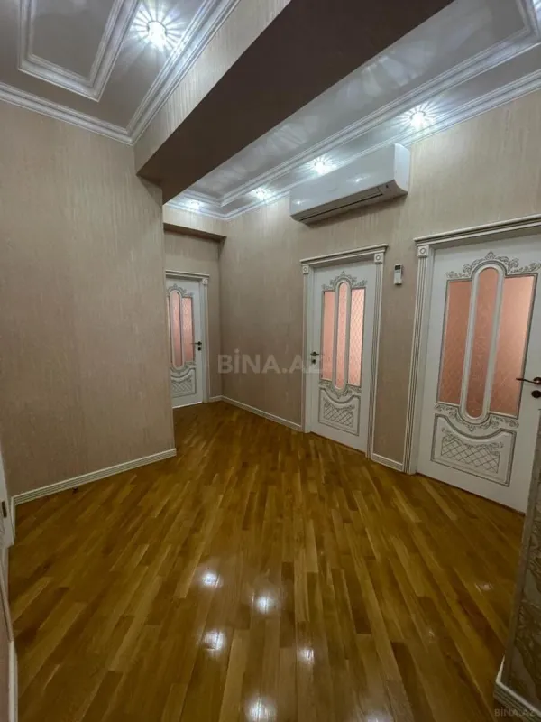 Satılır 3 otaqlı mənzil 130 m²