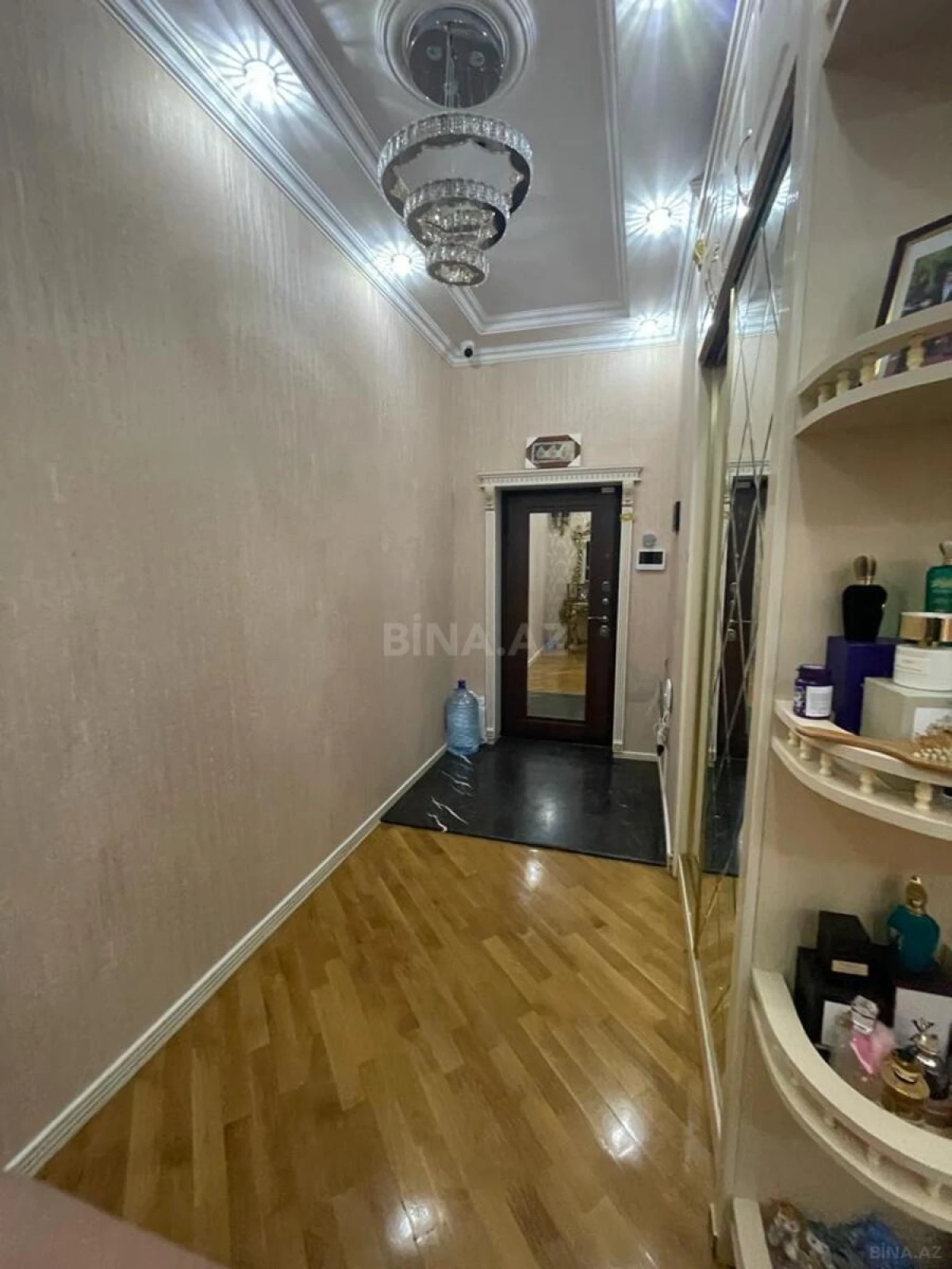 Satılır 3 otaqlı mənzil 130 m²