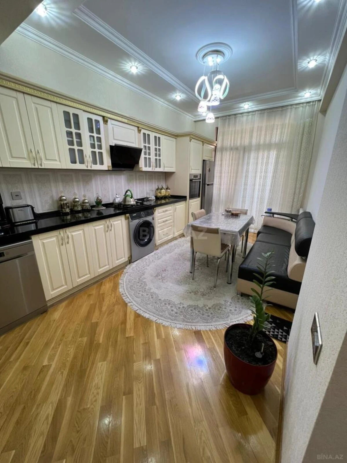 Satılır 3 otaqlı mənzil 130 m²