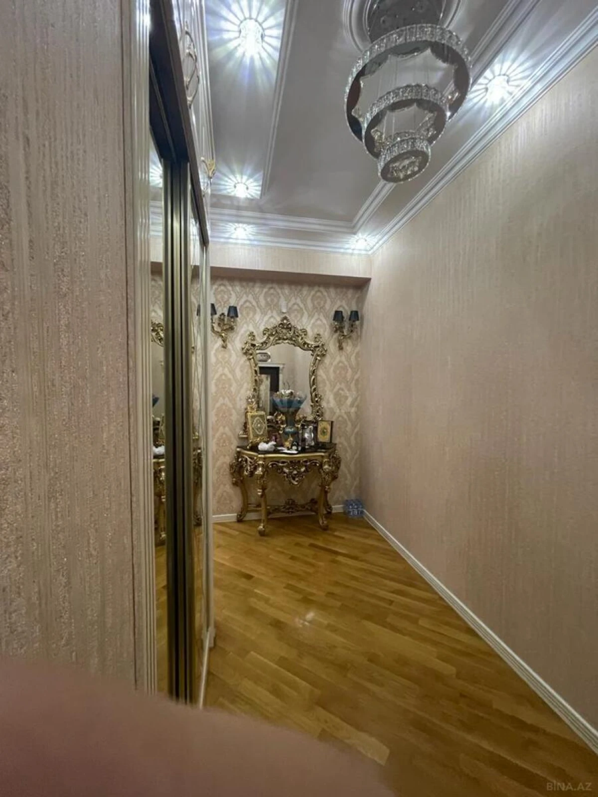 Satılır 3 otaqlı mənzil 130 m²