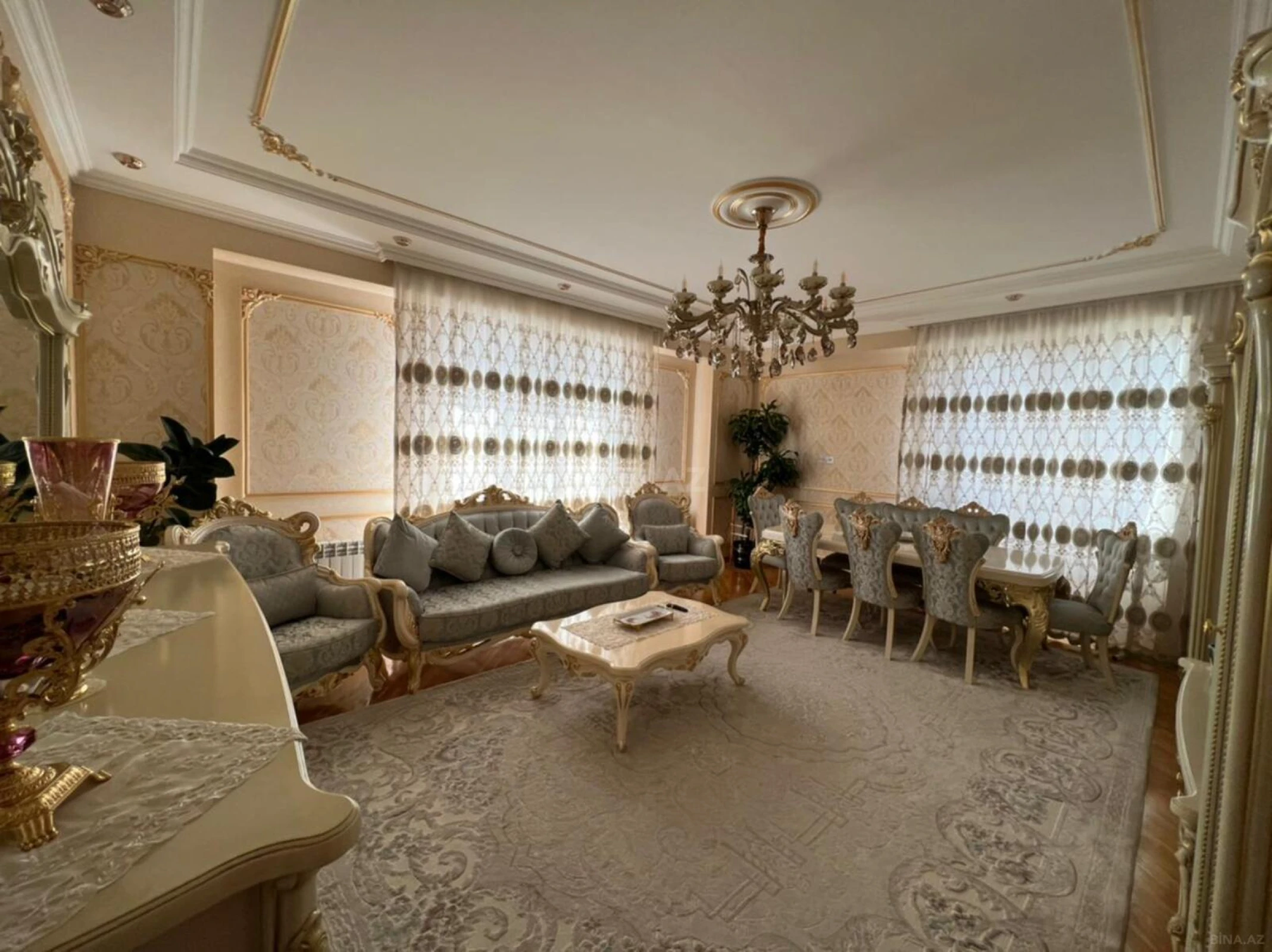 Satılır 3 otaqlı mənzil 130 m²