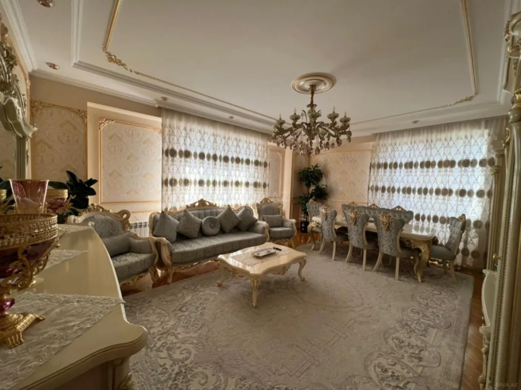 Satılır 3 otaqlı mənzil 130 m²