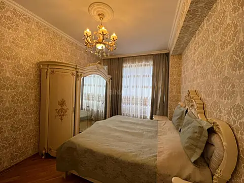 Satılır 3 otaqlı mənzil 130 m²