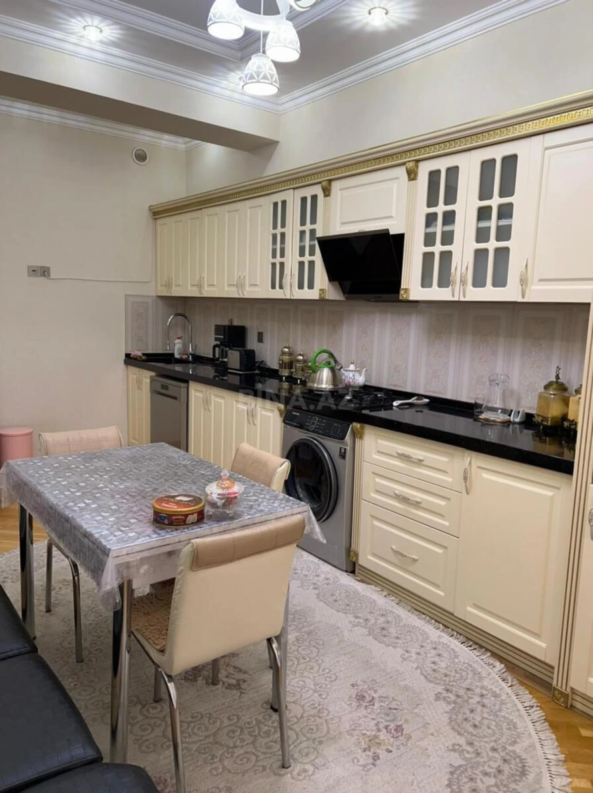 Satılır 3 otaqlı mənzil 130 m²