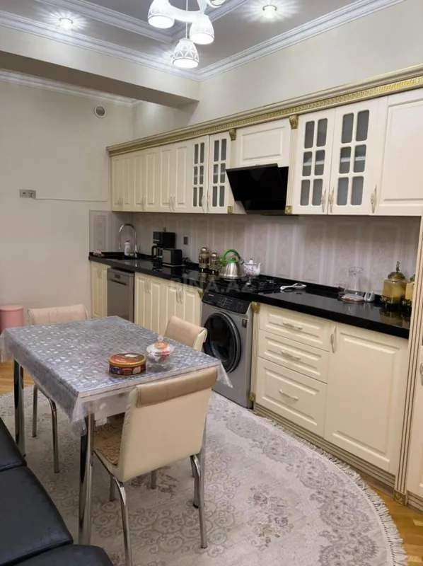 Satılır 3 otaqlı mənzil 130 m²