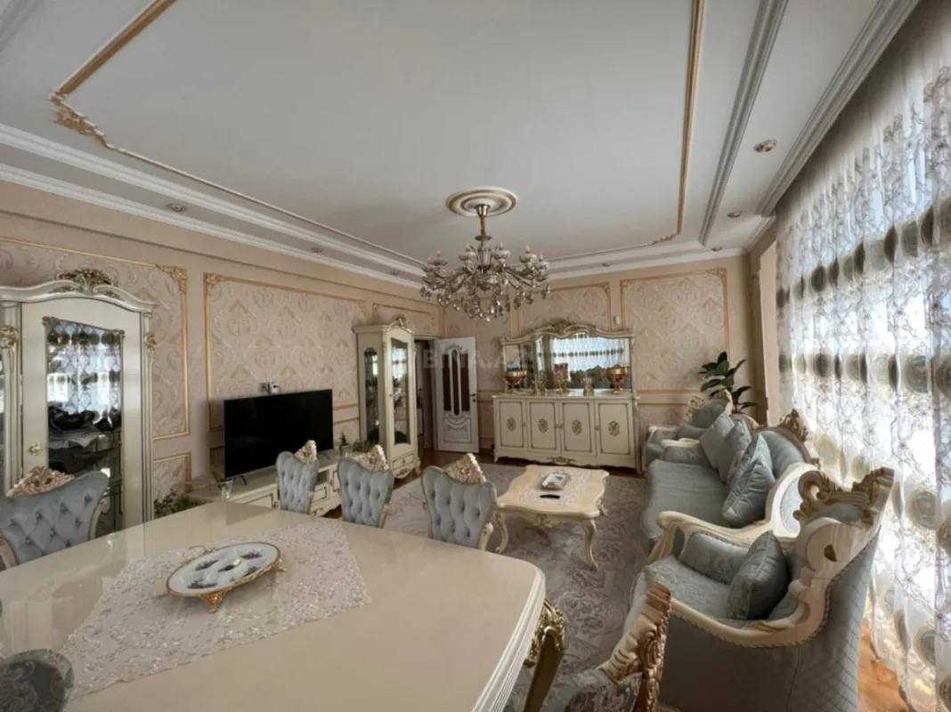 Satılır 3 otaqlı mənzil 130 m²