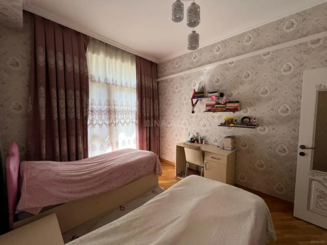 Satılır 3 otaqlı mənzil 130 m²