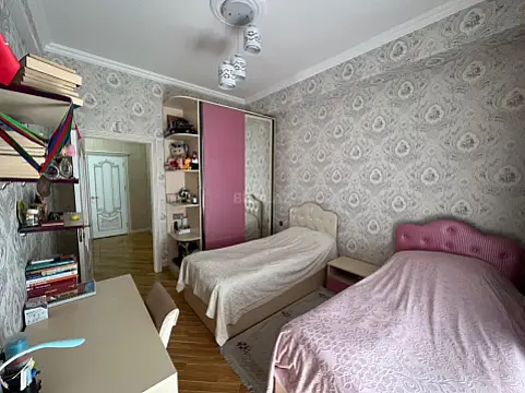 Satılır 3 otaqlı mənzil 130 m²