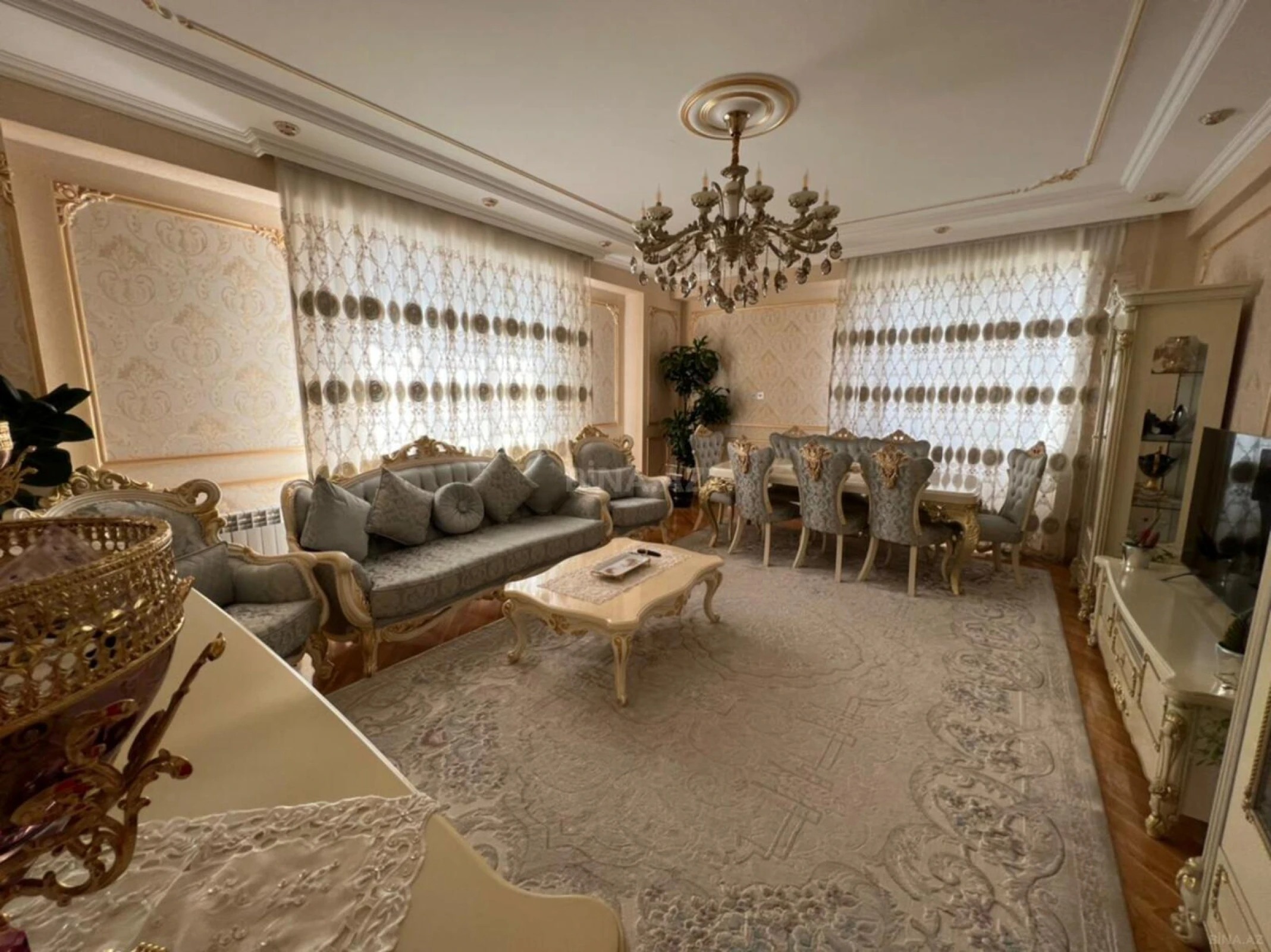 Satılır 3 otaqlı mənzil 130 m²