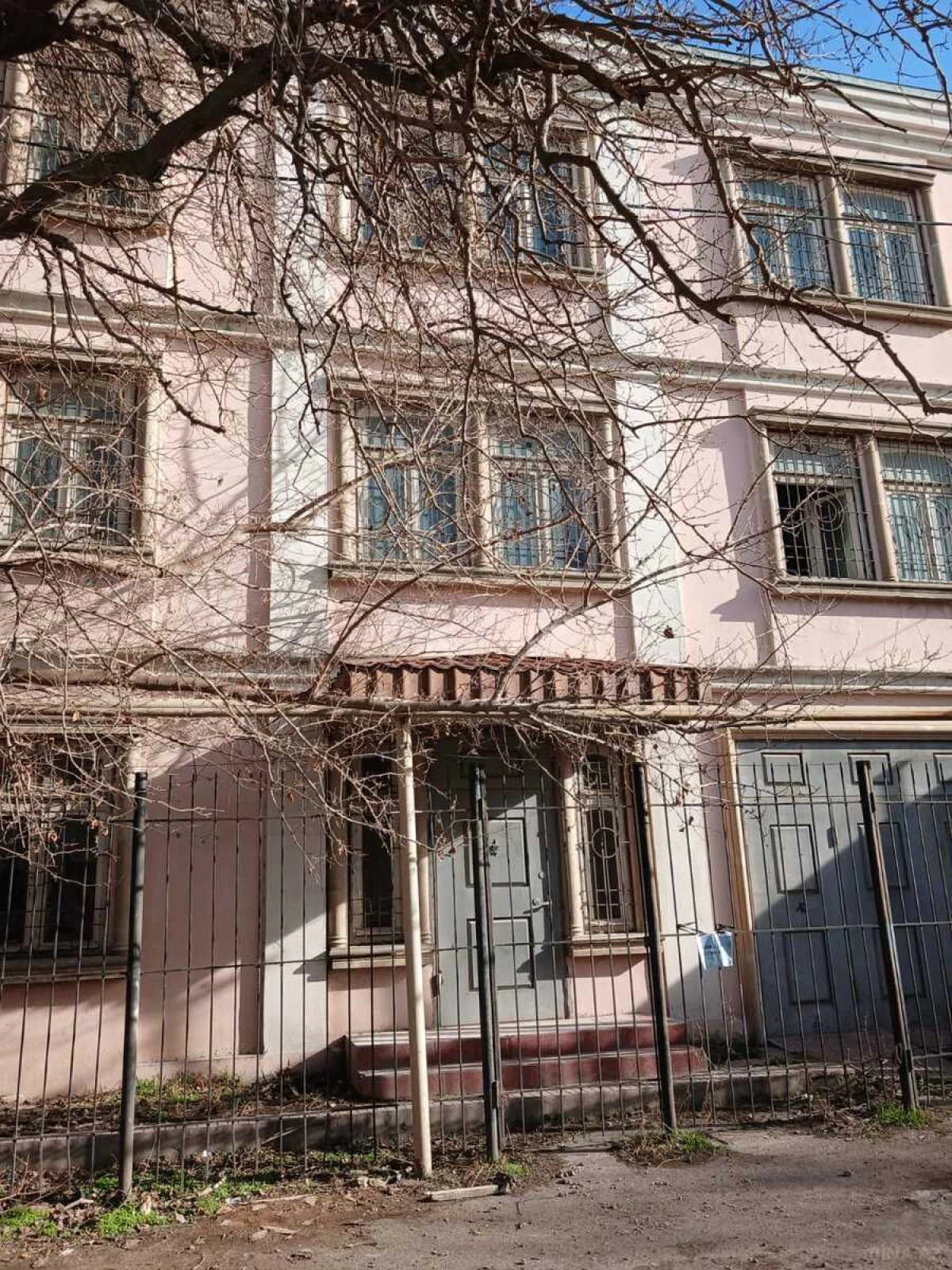 Kirayə verilir 12 otaqlı həyət evi 510 m²