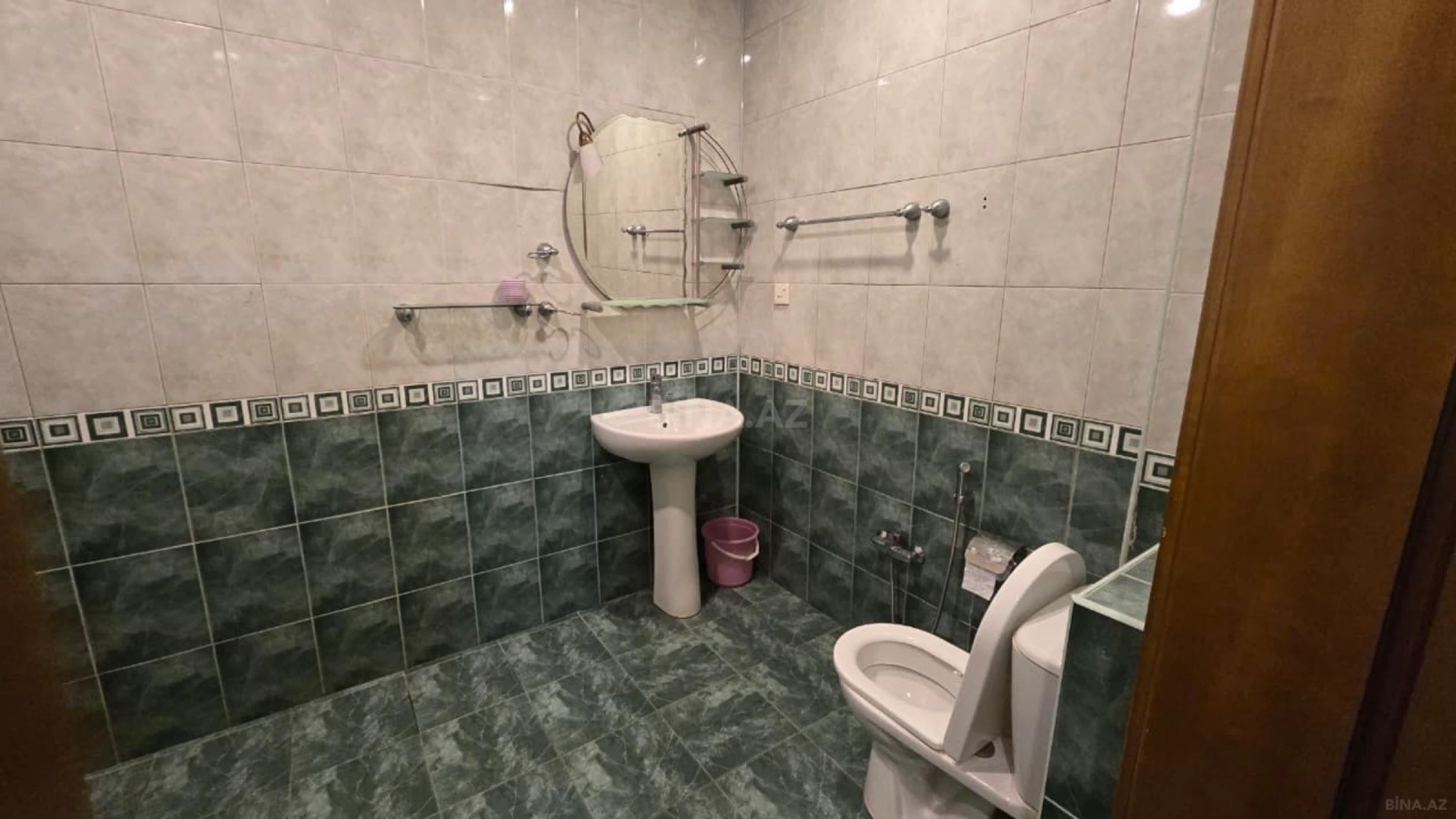 Satılır 3 otaqlı mənzil 155 m²
