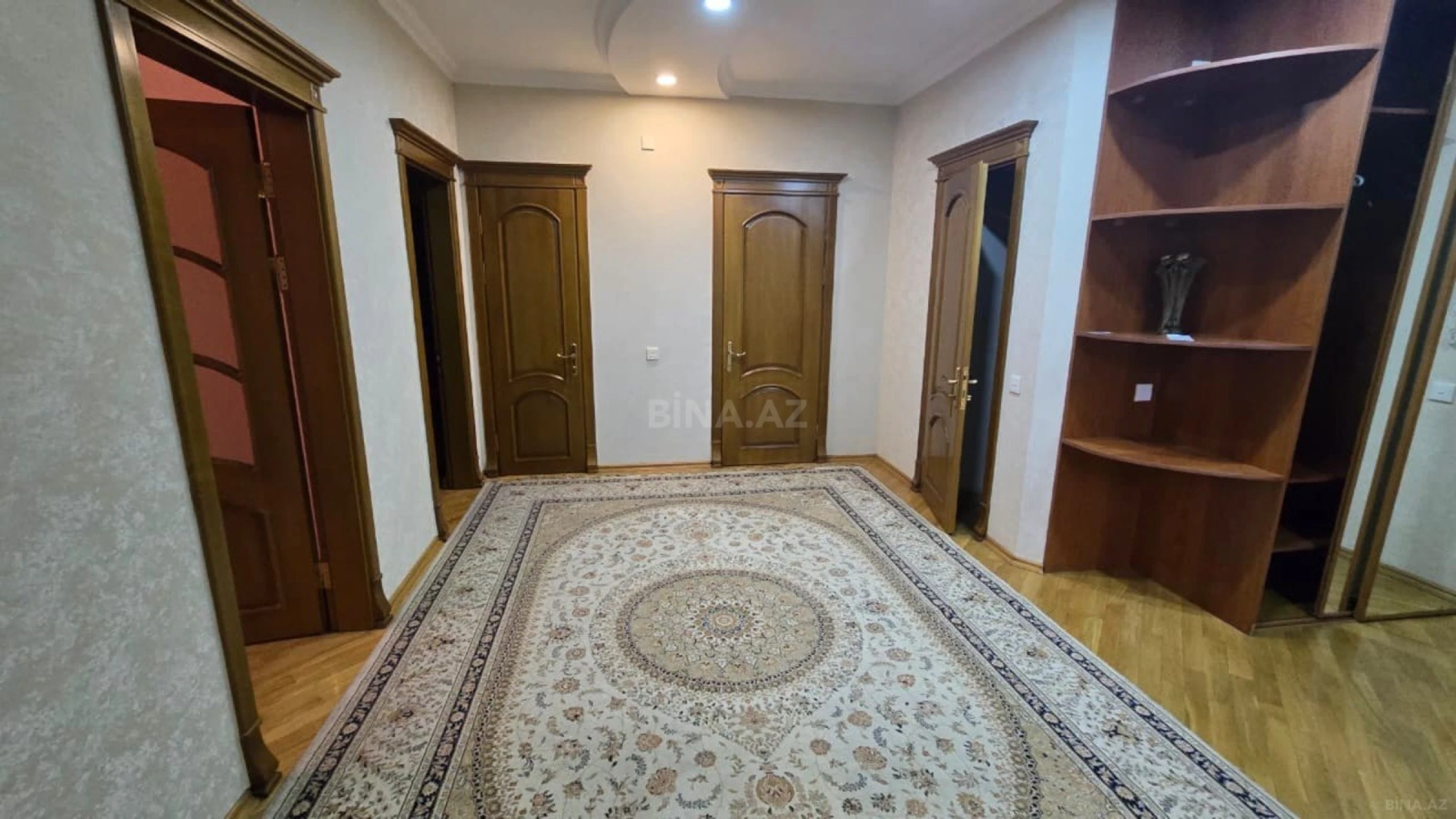 Satılır 3 otaqlı mənzil 155 m²