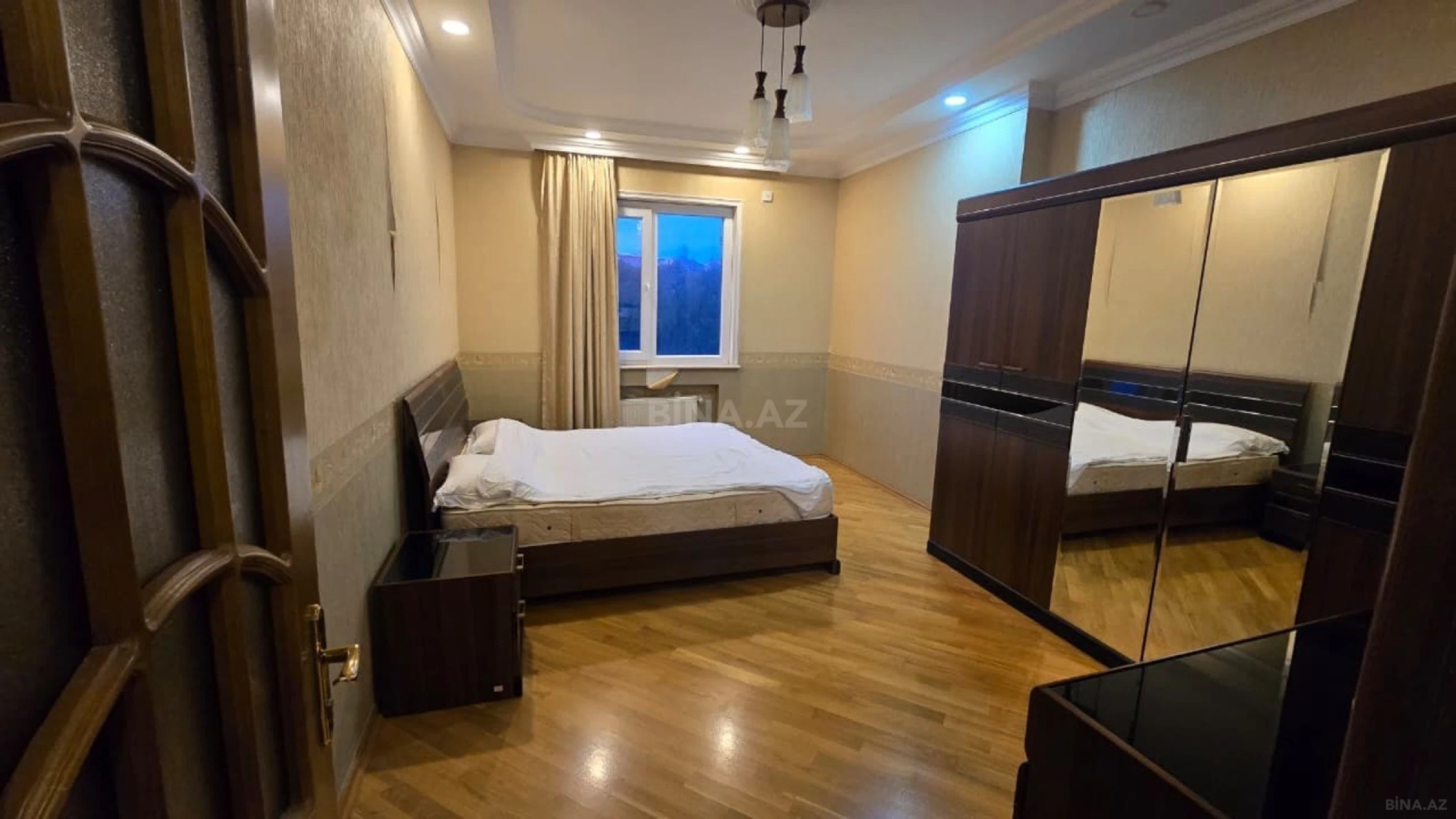 Satılır 3 otaqlı mənzil 155 m²
