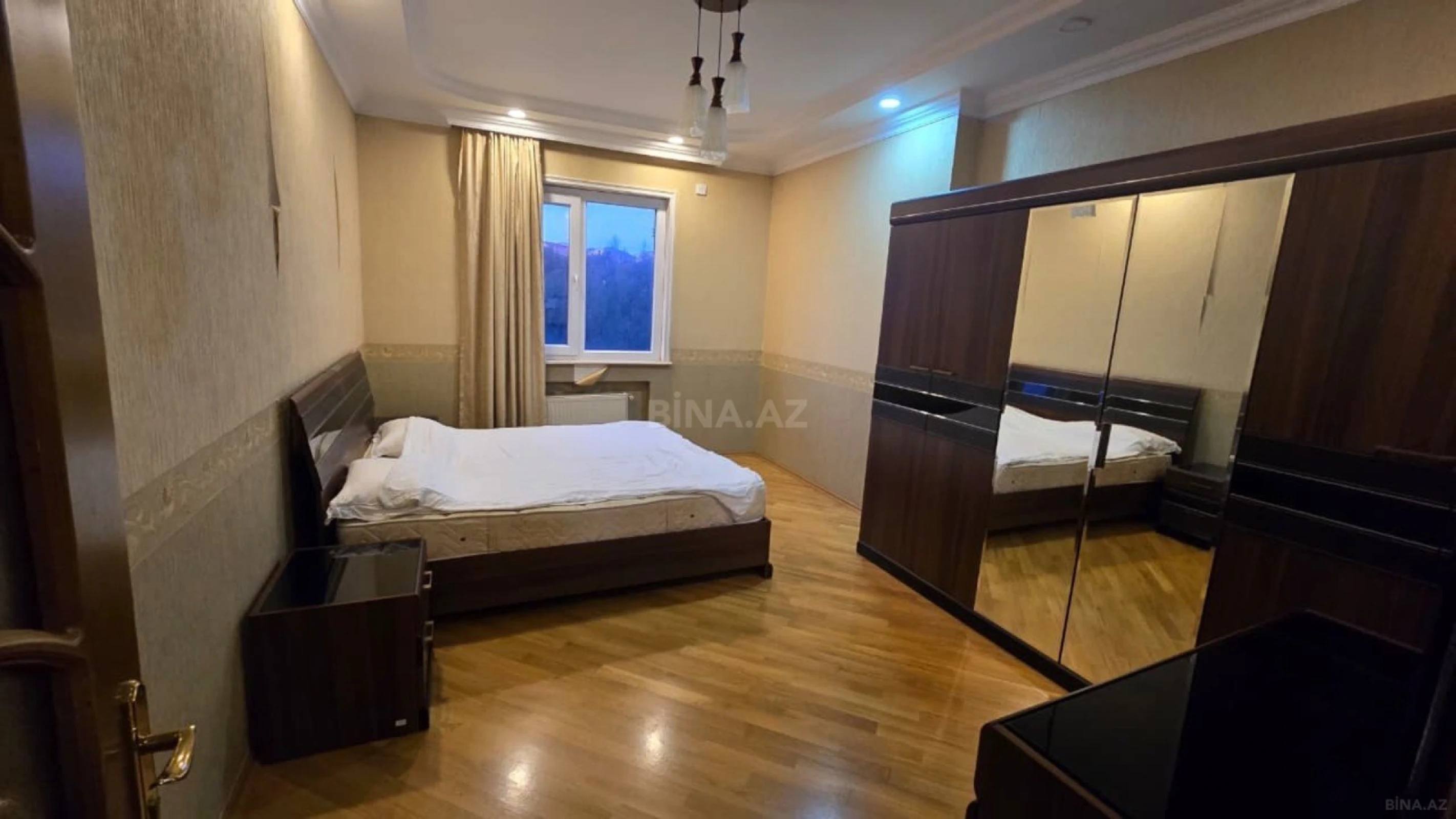 Satılır 3 otaqlı mənzil 155 m²