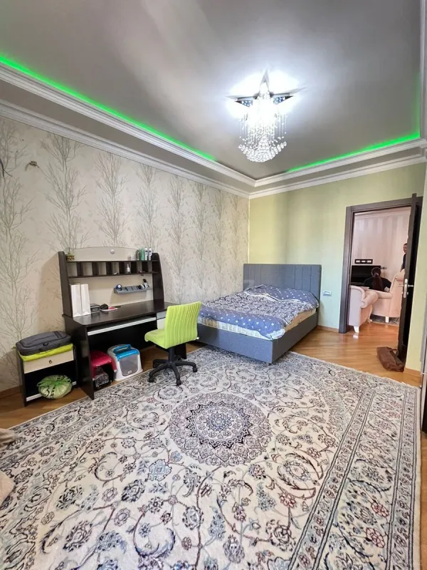 Satılır 3 otaqlı mənzil 130 m²