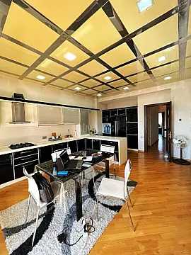 Satılır 3 otaqlı mənzil 130 m²