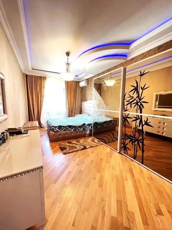 Satılır 3 otaqlı mənzil 130 m²