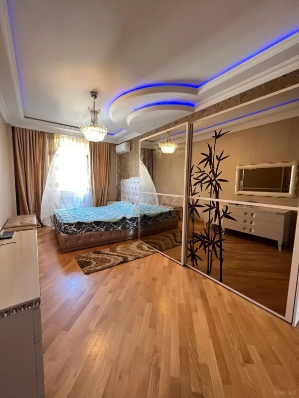 Satılır 3 otaqlı mənzil 130 m²