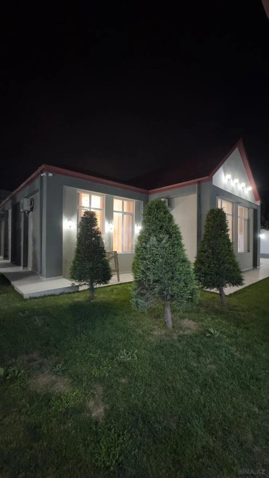Satılır 5 otaqlı həyət evi 270 m²
