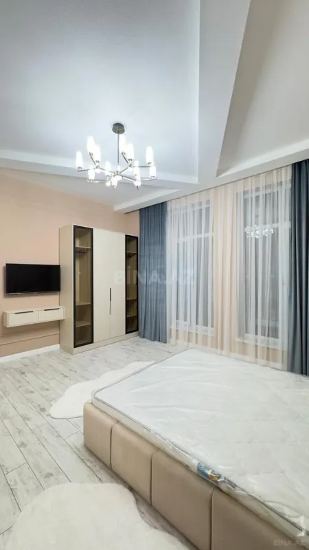 Satılır 5 otaqlı həyət evi 270 m²