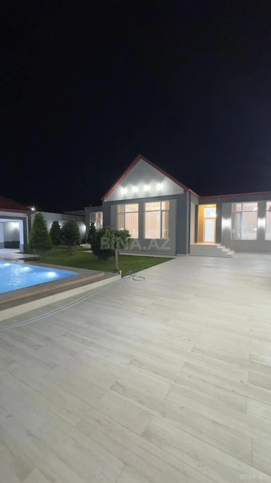 Satılır 5 otaqlı həyət evi 270 m²