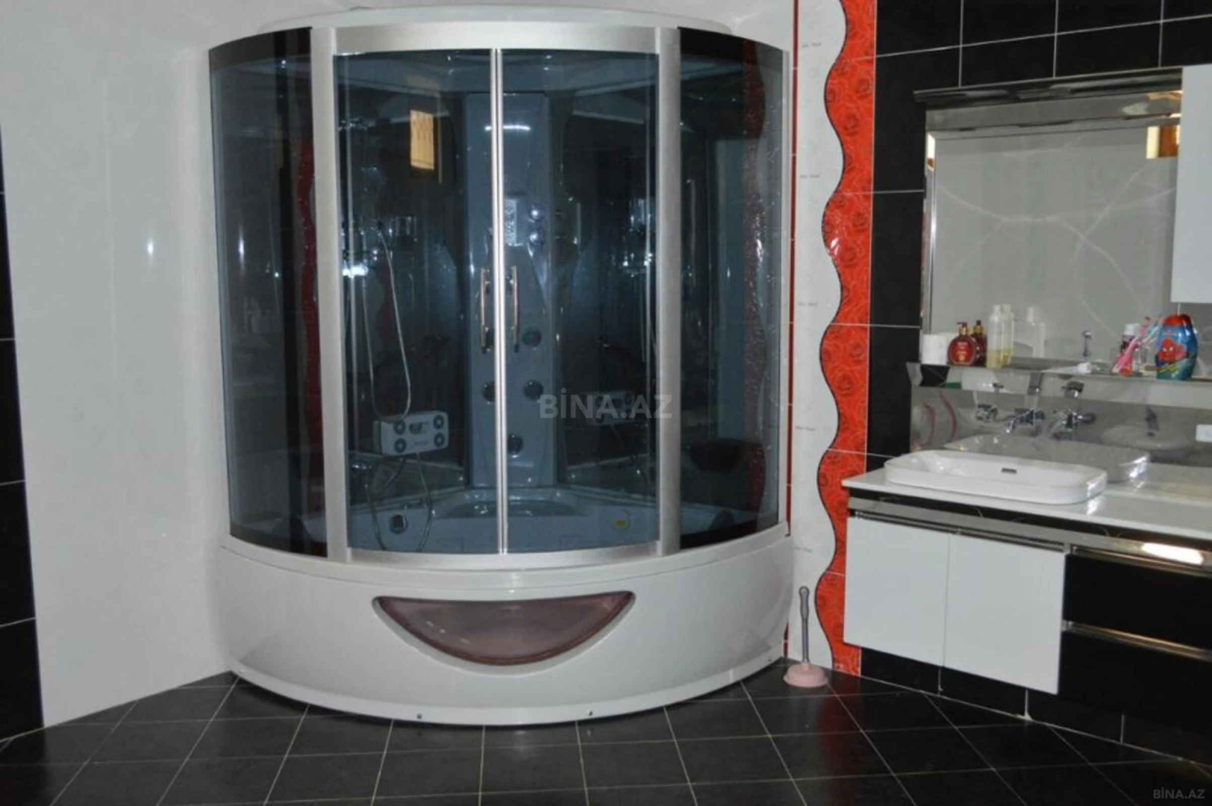 Satılır 7 otaqlı həyət evi 600 m²