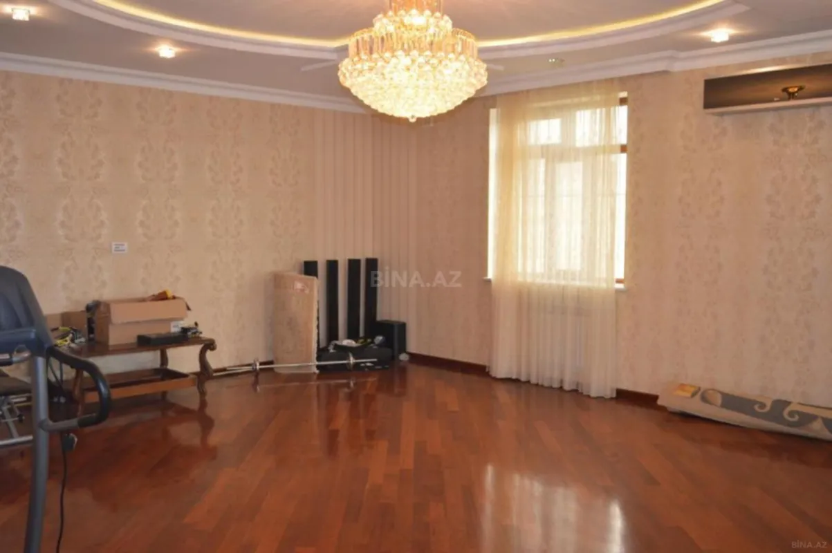 Satılır 7 otaqlı həyət evi 600 m²