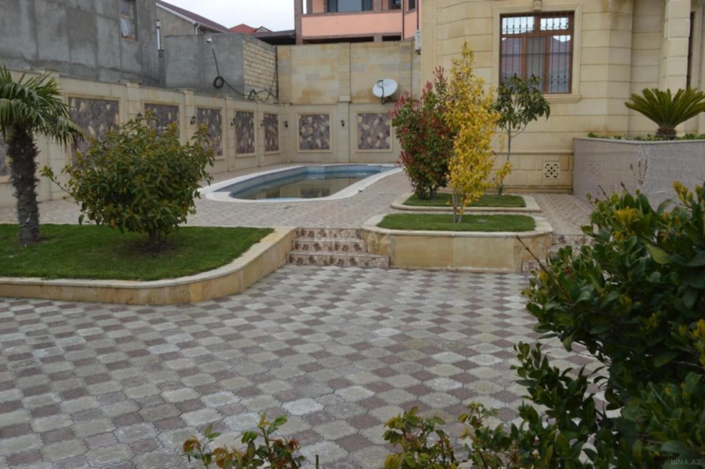 Satılır 7 otaqlı həyət evi 600 m²