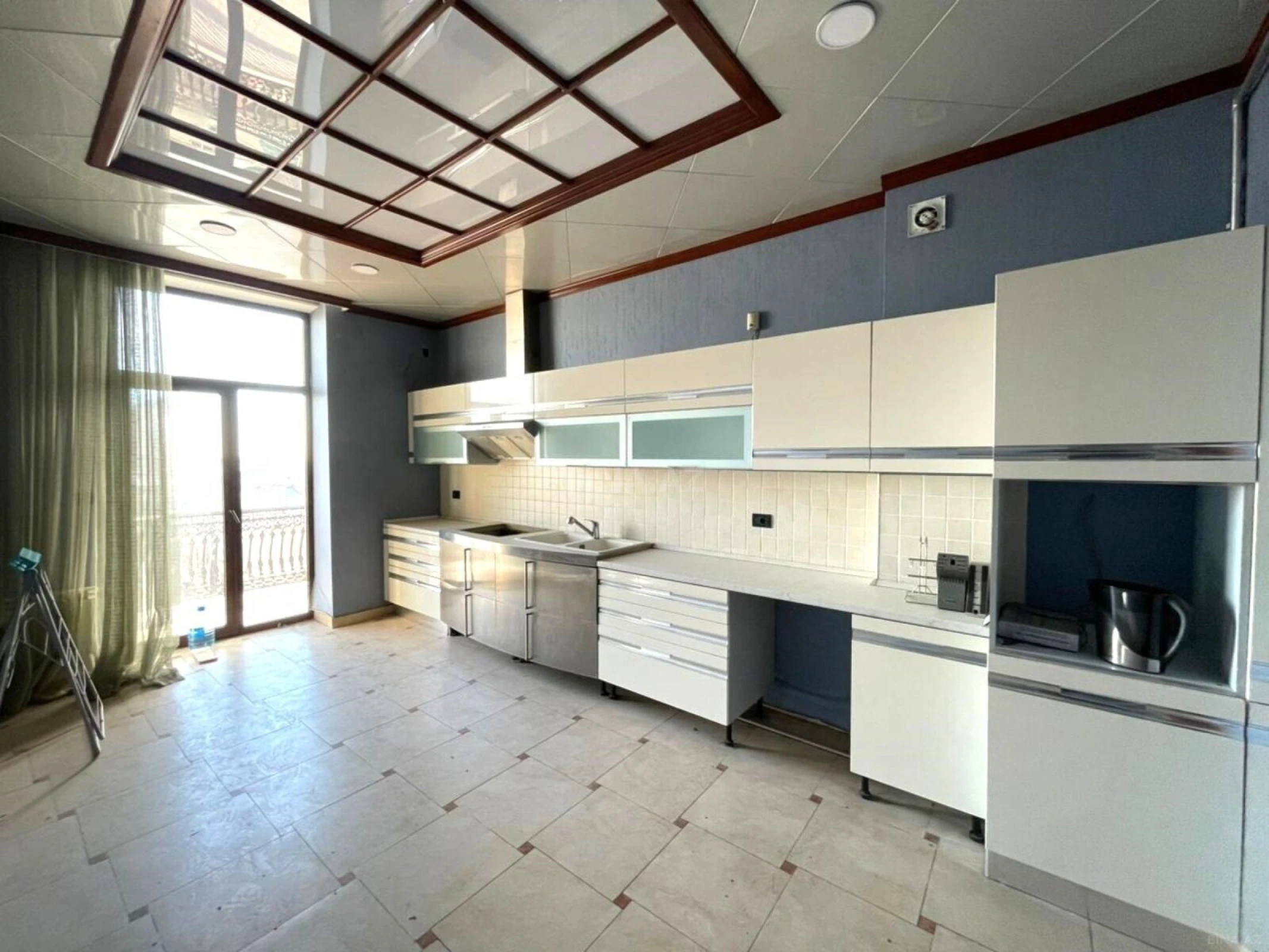 Satılır 3 otaqlı mənzil 138 m²