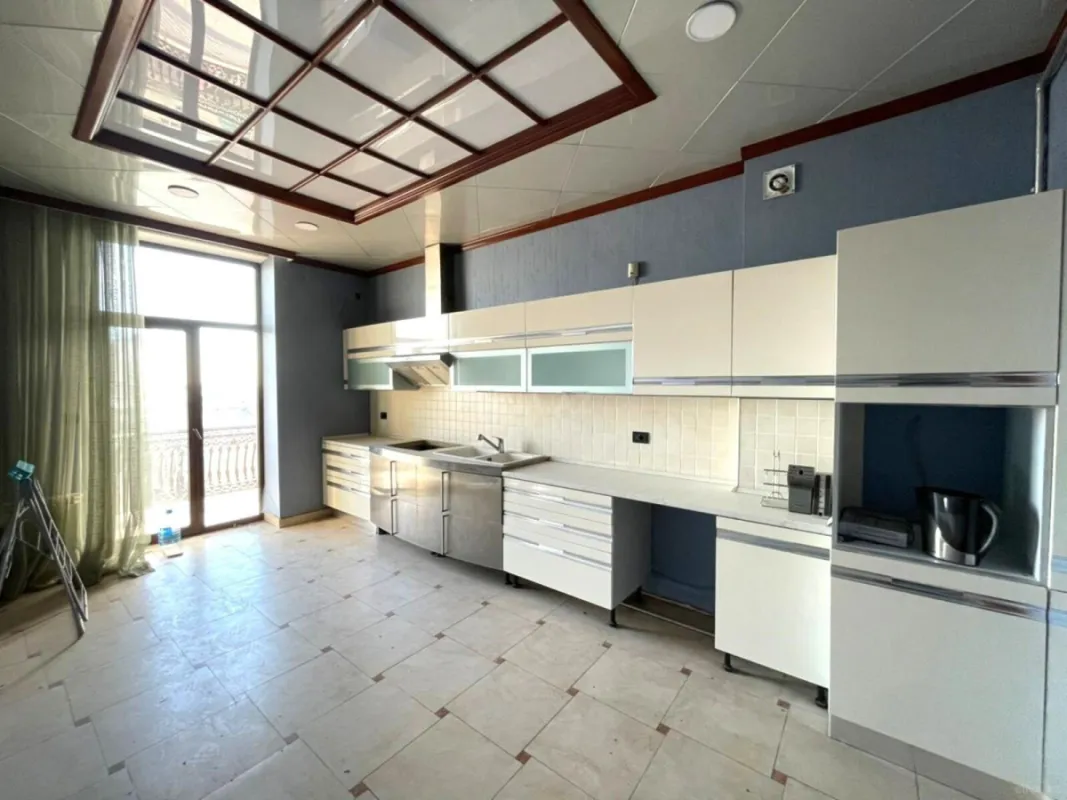 Satılır 3 otaqlı mənzil 138 m²